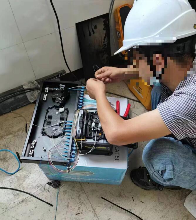 南昌網絡（luò）綜合（hé）布線：4月12日網絡機房建設